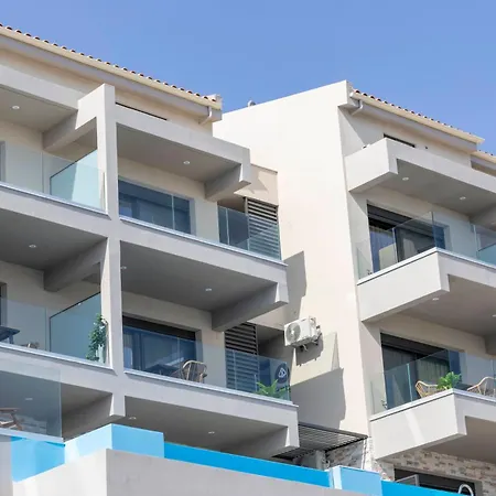 White Flamingo Appartement Nikiana
