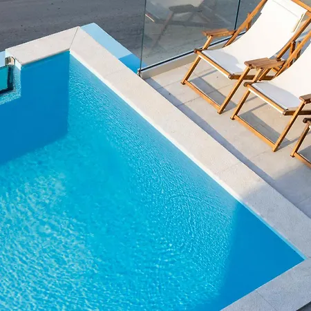 White Flamingo Apartment